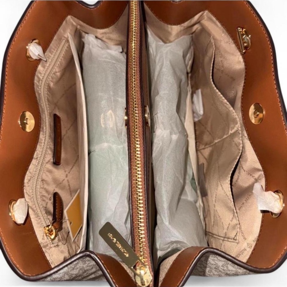 NWT ~ Michael Kors Teagan Large Logo Shoulder Bag in Vanilla (style #35S0GXZS7B) - Picture 5 of 7